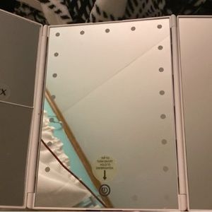 trifold mirror
